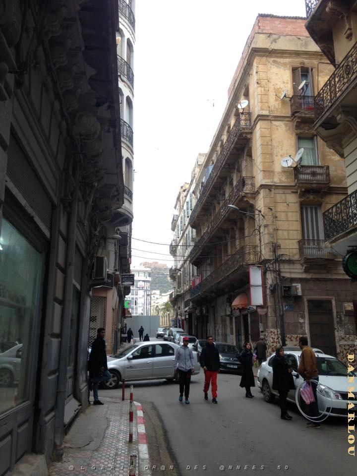ORAN rue de l'hotel de ville , en allant vers la Place d'Armes ..jpg